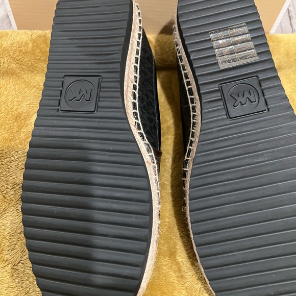 Micheal Kors Women's Kendrick Slip-On Espadrille Flats - Picture 2 of 5